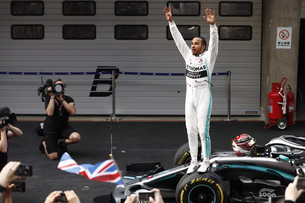 Hamilton celebra vitória no GP da China de 2019