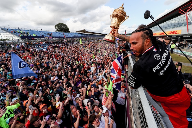 Um GP da Grã-Bretanha de gente grande vencido por Hamilton