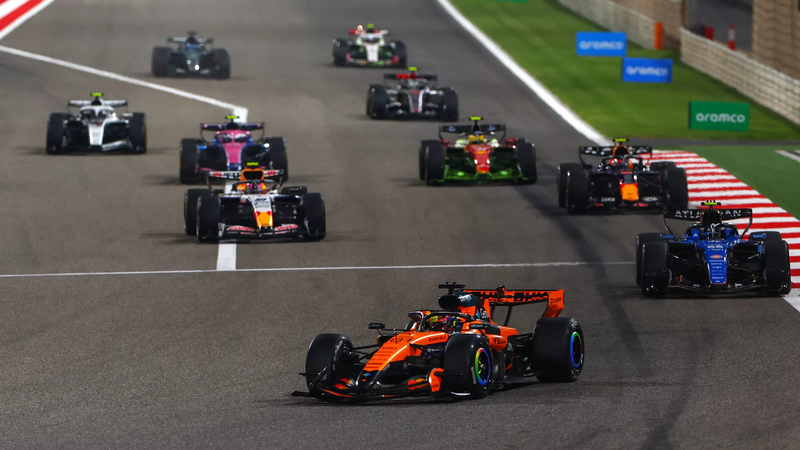 Rankeando as equipes – Newsletter No Paddock da F1 com a Ju #348