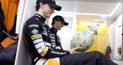 Oscar Piastri, McLaren F1 Team, 1st position, with the winners trophy