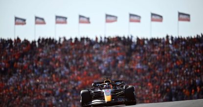 ZANDVOORT, NETHERLANDS - SEPTEMBER 03: Max Verstappen of the Netherlands driving the (1) Oracle Red Bull Racing RB18 on track during qualifying ahead of the F1 Grand Prix of The Netherlands at Circuit Zandvoort on September 03, 2022 in Zandvoort, Netherlands. (Photo by Clive Mason/Getty Images) // Getty Images / Red Bull Content Pool // SI202209030662 // Usage for editorial use only //