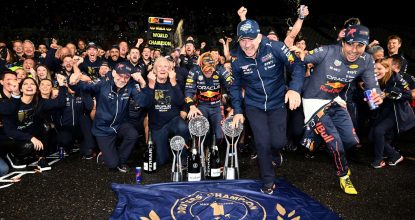 SUZUKA, JAPAN - OCTOBER 09: Race winner and 2022 F1 World Drivers Champion Max Verstappen of Netherlands and Oracle Red Bull Racing celebrates with his team after the F1 Grand Prix of Japan at Suzuka International Racing Course on October 09, 2022 in Suzuka, Japan. (Photo by Clive Mason/Getty Images) // Getty Images / Red Bull Content Pool // SI202210090547 // Usage for editorial use only //