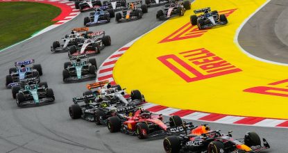 BARCELONA, SPAIN - JUNE 04: Max Verstappen of the Netherlands driving the (1) Oracle Red Bull Racing RB19 leads Carlos Sainz of Spain driving (55) the Ferrari SF-23 and the rest of the field at the start during the F1 Grand Prix of Spain at Circuit de Barcelona-Catalunya on June 04, 2023 in Barcelona, Spain. (Photo by David Ramos/Getty Images) // Getty Images / Red Bull Content Pool // SI202306040579 // Usage for editorial use only //