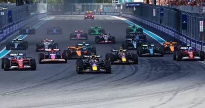 *** BESTPIX *** MIAMI, FLORIDA - MAY 04: Max Verstappen of the Netherlands driving the (1) Oracle Red Bull Racing RB20 leads the field into turn one at the start during the Sprint ahead of the F1 Grand Prix of Miami at Miami International Autodrome on May 04, 2024 in Miami, Florida. (Photo by Mark Thompson/Getty Images)