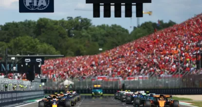 IMOLA, ITALY - MAY 18: Oscar Piastri of Australia driving the (81) McLaren MCL39 Mercedes leads Max Verstappen of the Netherlands driving the (1) Oracle Red Bull Racing RB21 and the rest of the field at the start  during the F1 Grand Prix of Emilia-Romagna at Autodromo Internazionale Enzo e Dino Ferrari on May 18, 2025 in Imola, Italy. (Photo by Clive Rose/Getty Images) // Getty Images / Red Bull Content Pool // SI202505180182 // Usage for editorial use only //
